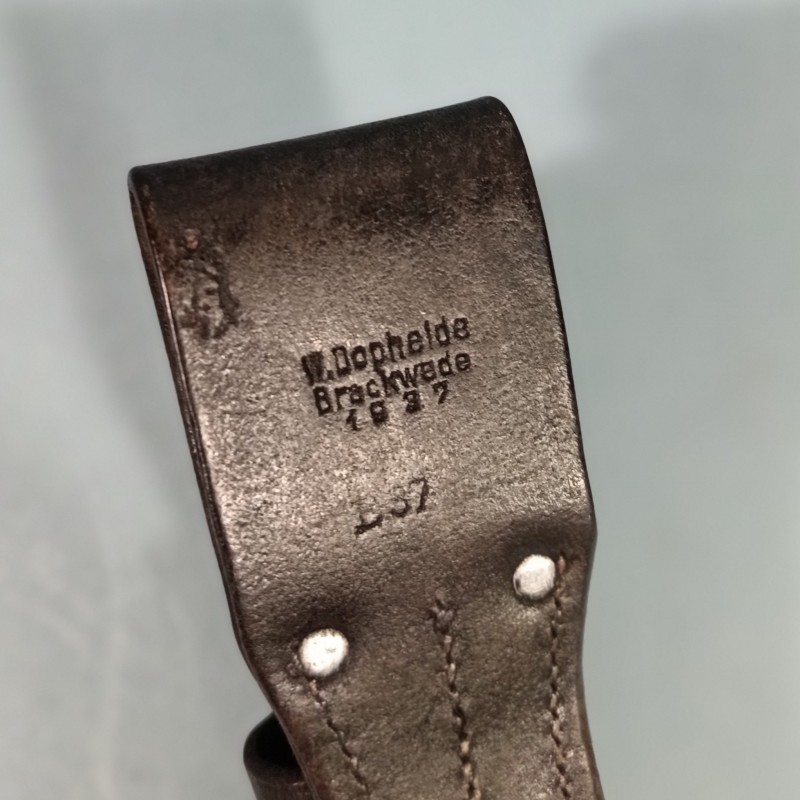 BAIONNETTE ALLEMANDE 98K FOURREAU ET BAIONNETTE MEME NUMERO DATE 1943 AVEC SON CUIR DATE 1937